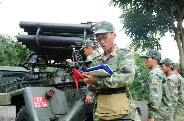 越南*队军**近年疯狂采购,新引进火箭炮射程150千米,不输03式远火