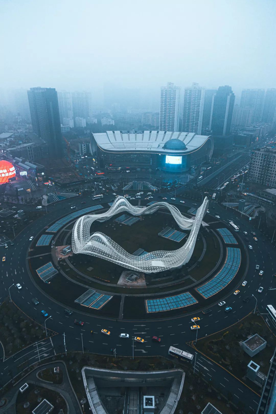 光谷广场地下综合体照片,光谷地下综合体和地下长廊