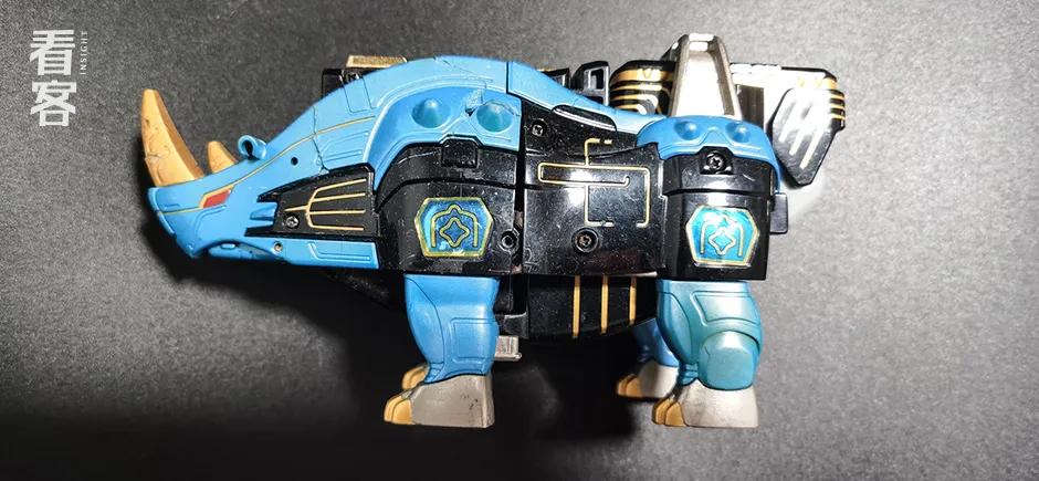 我在静止的东北小卖铺，淘到了属于成年人的玩具总动员