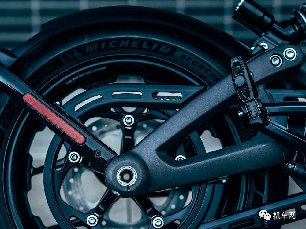 哈雷很拉风,哈雷摩托车真拉风视频