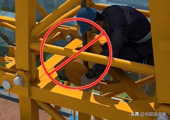 吊物不得高于地面或障碍物多少米,吊物不得从什么上方经过