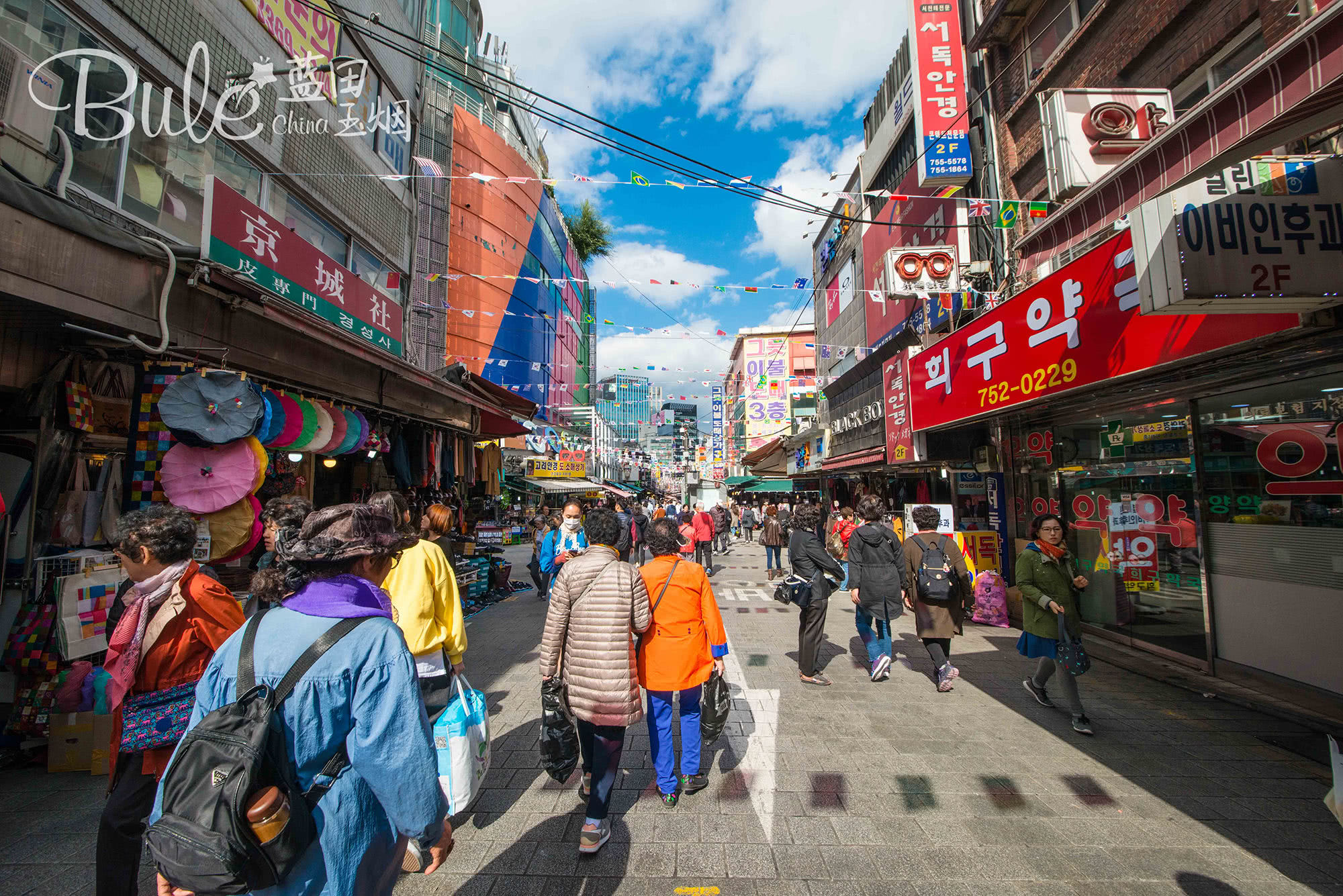 比北大门更适合买伴手礼的南大门市场，首尔便宜货的首选之地