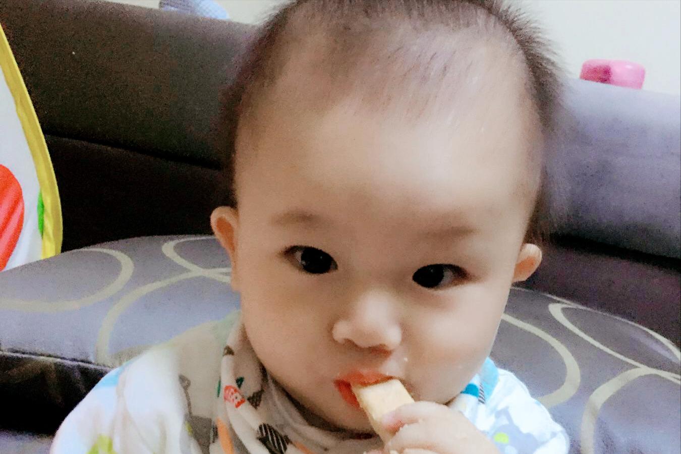 宝宝长牙怎么缓解不适晚上睡不着,宝宝长牙有什么快速缓解的小妙招