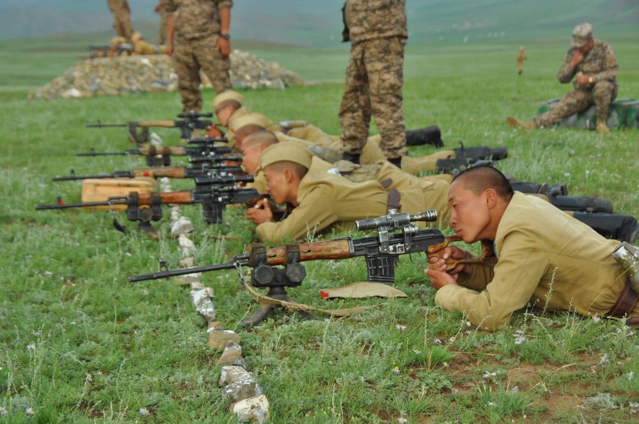 蒙古人民军视频,蒙古人民军的军服