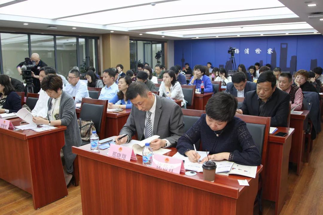 当心别让狼盯上,提防被别人骗的视频