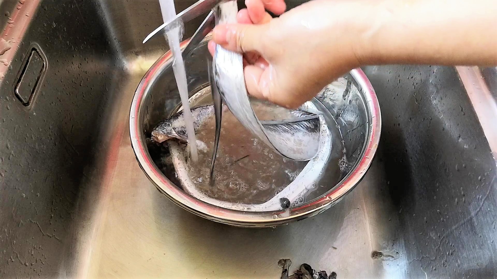 家常红烧带鱼甜口的怎么做,简单又好吃的红烧带鱼怎么烧