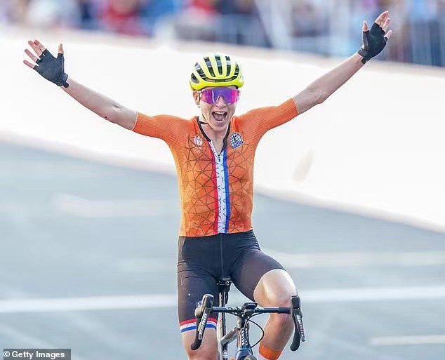 荷兰自行车手以为自己赢得金牌 (荷兰自行车手势)