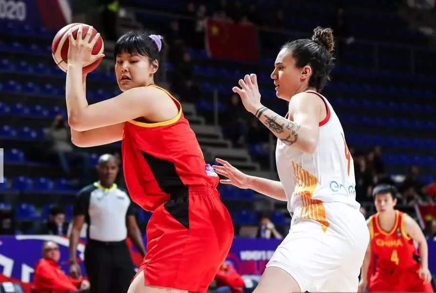 女篮奥尼尔刘禹彤李月汝,中国女篮女版奥尼尔