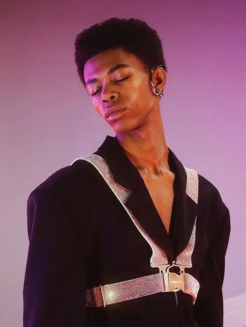 背带裤果然很减龄看起来很少女啊,哪种背带裤既减龄又不过时