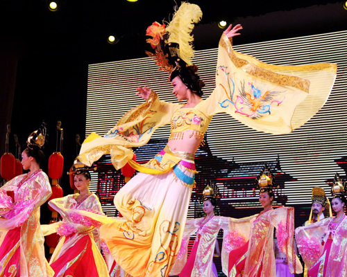 旋转的盛唐：甩得了水袖，舞得了宝剑