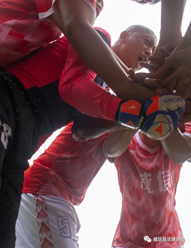 三市镇的足球比赛,我县首次举办全国县域足球赛事