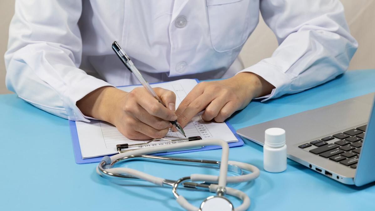 70岁老人可以做痔疮手术吗,家里老人治痔疮的方法