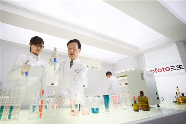 你用1700买了衣服，你用1700吃喝了;我用1700加入云