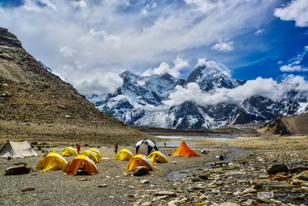 没时间废话了,快去希夏邦马