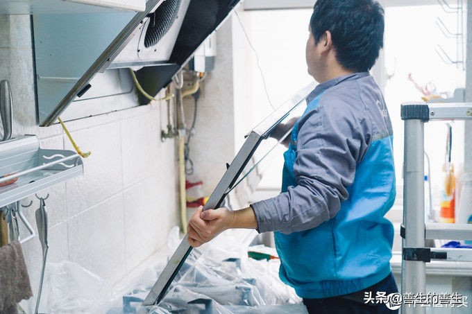 美的油烟机官方专业清洗,美的专业油烟机清洗全过程