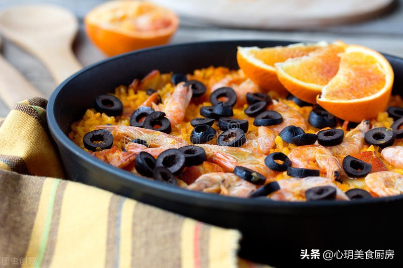 生铁锅怎么开锅才不生锈和粘锅,电磁炉铁锅老是生锈粘锅怎么办