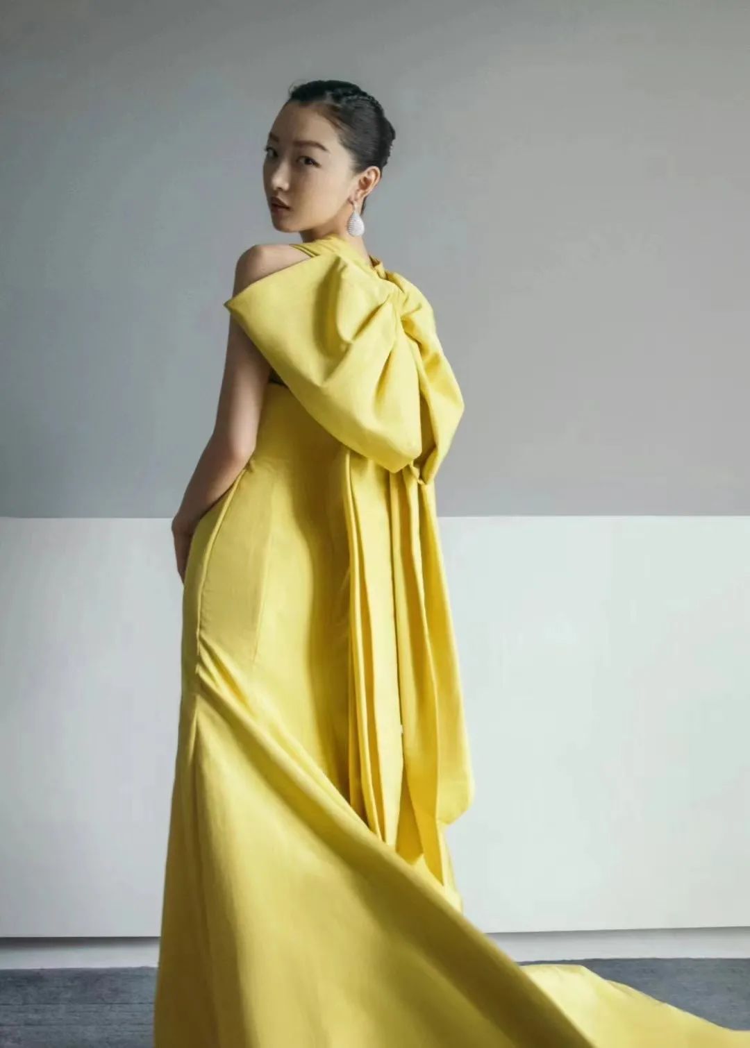 巩皇霸气红毯造型,巩皇红毯气场