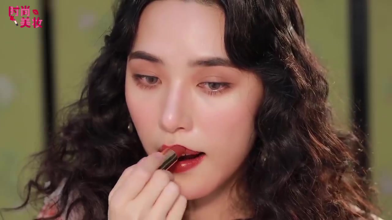 gucci唇膏黑碎花,gucci唇膏透明难闻