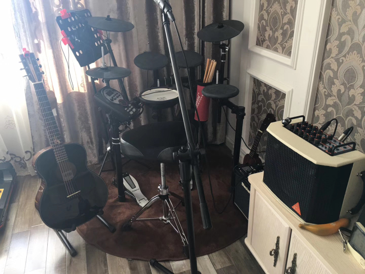 一个没钱的吉他爱好者聊聊他弹过的十几把吉他