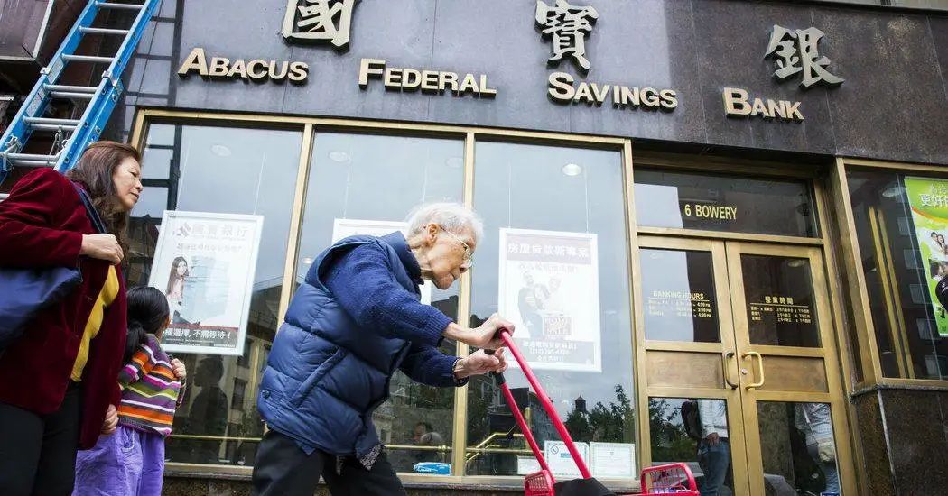 华裔老妇被火烧,九旬老人被喷辣椒水后续