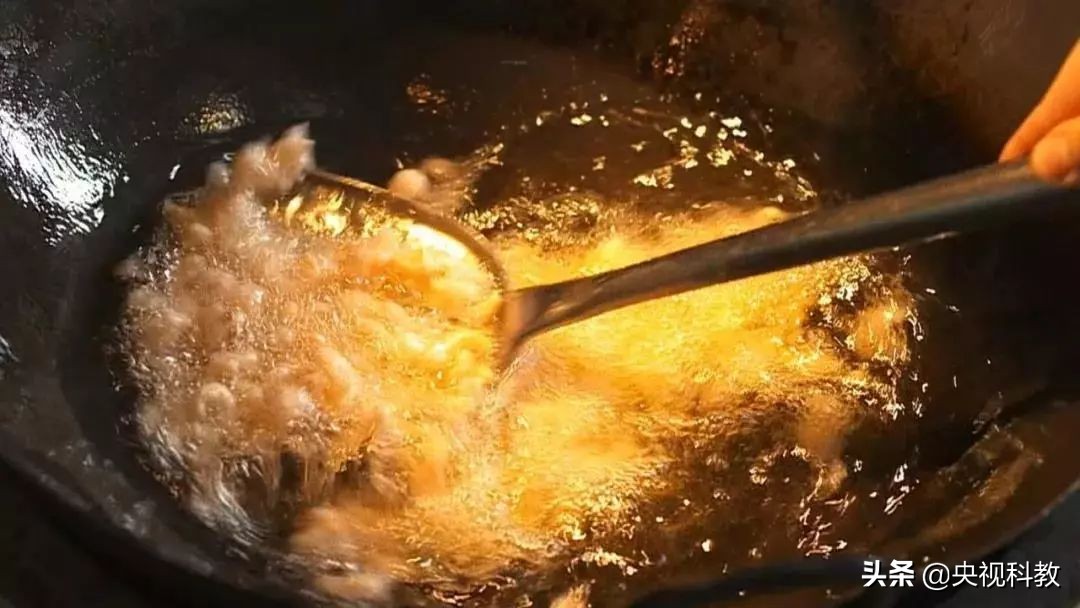 油锅起火怎么办别慌来支招,油锅着火别着急下一句
