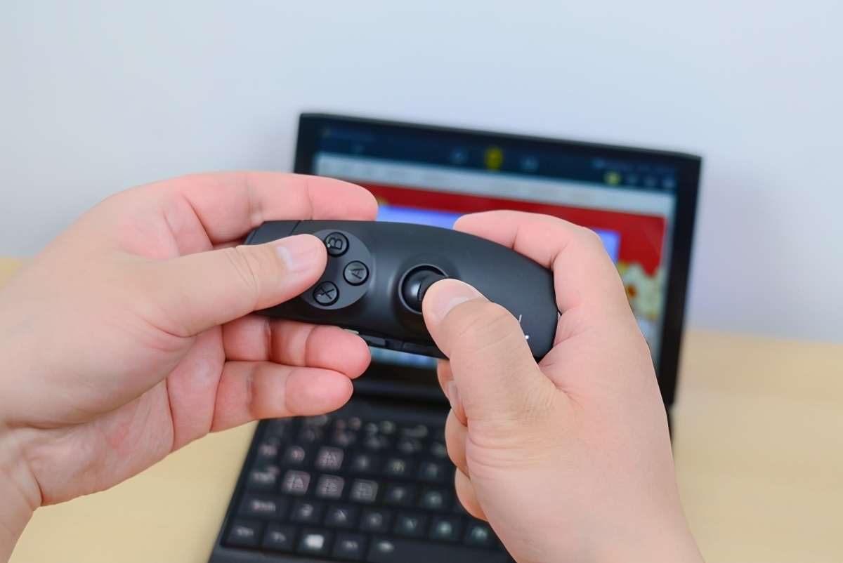 最新游戏笔记本电脑评测,小不点游戏好玩吗