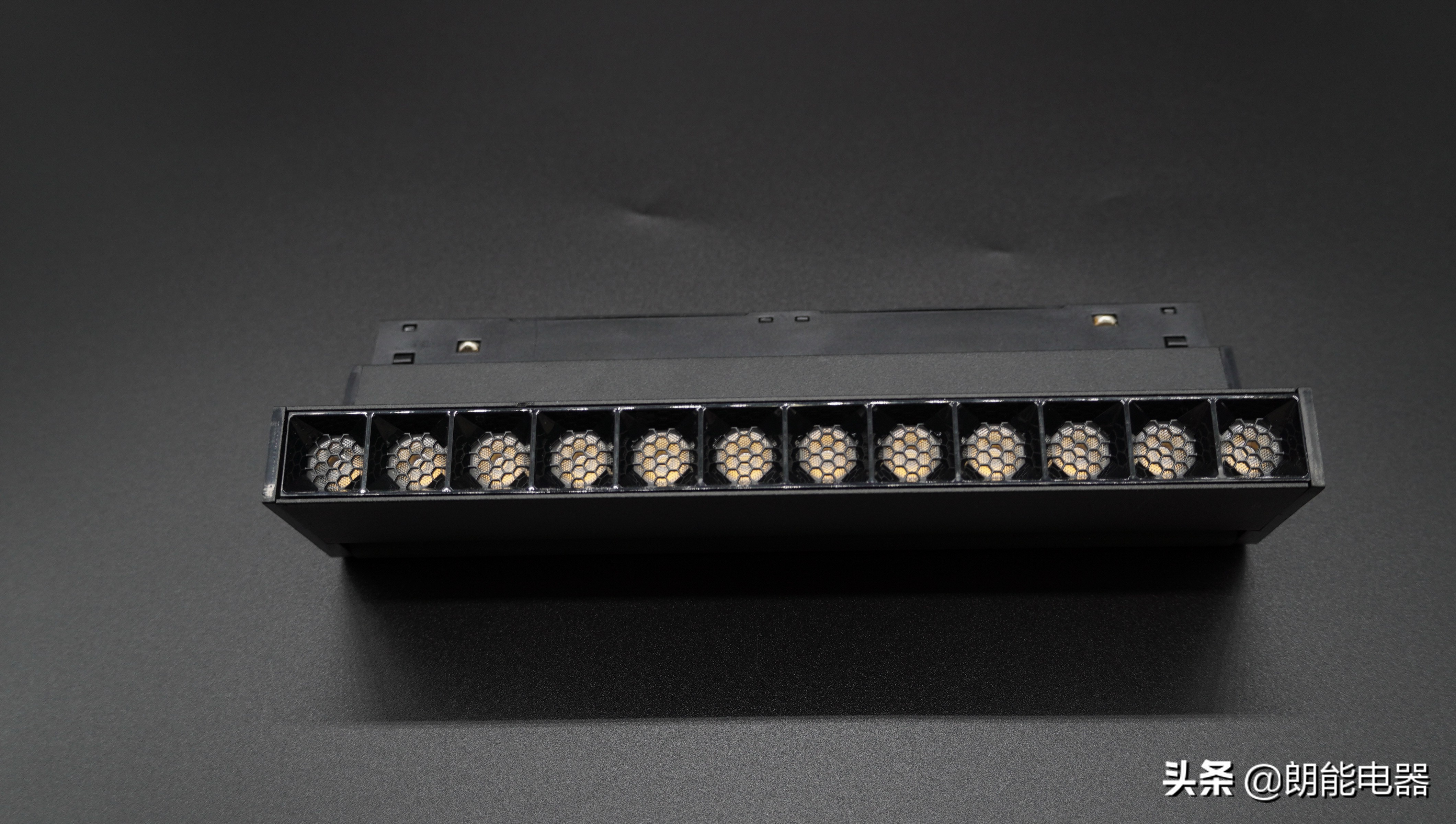 家里装无主灯效果怎么不好呢,小卧室有必要做无主灯吗