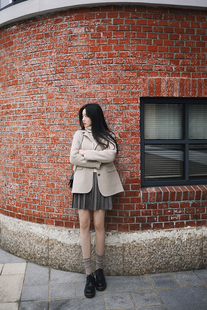 羊毛大衣搭配连帽针织衫,羊毛大衣小韩风穿搭