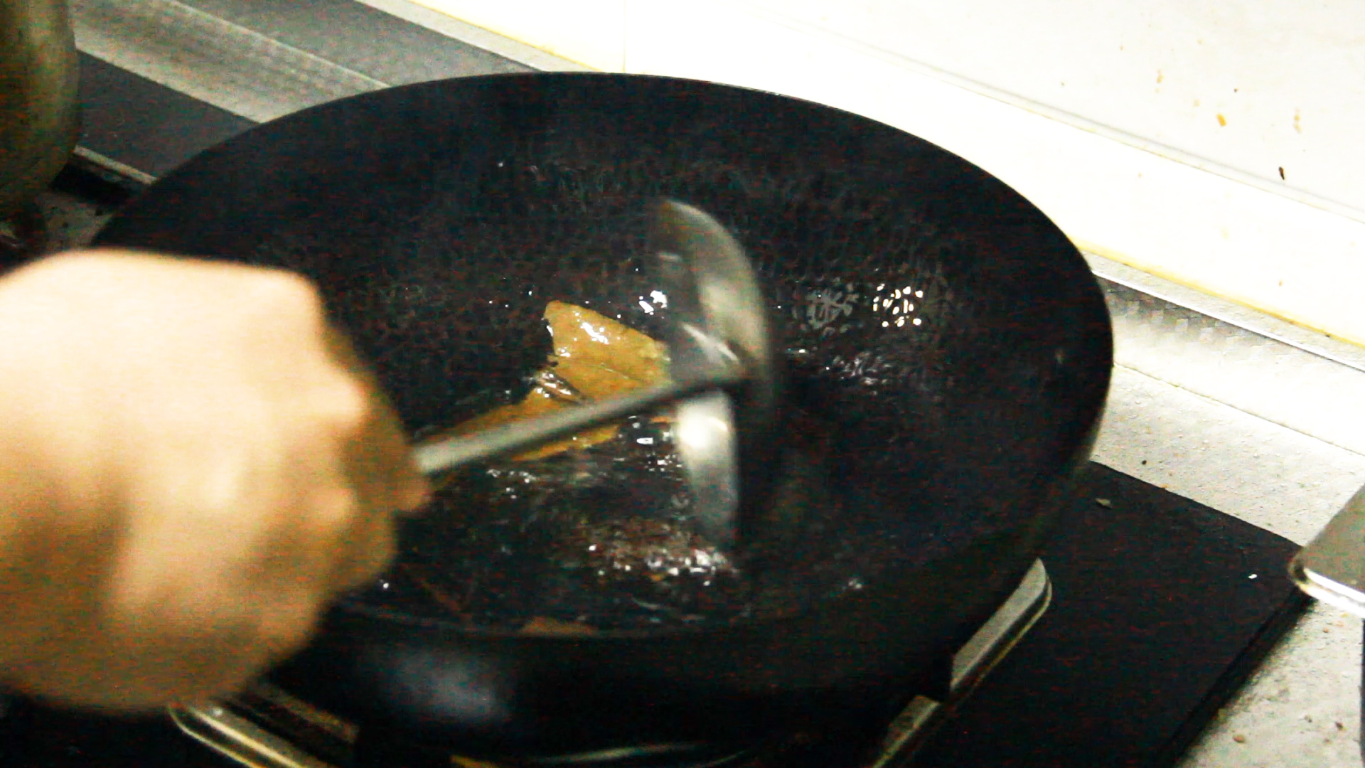 鸡翅根为什么做出来很腥,红烧鸡翅根做法味道超棒一看就会