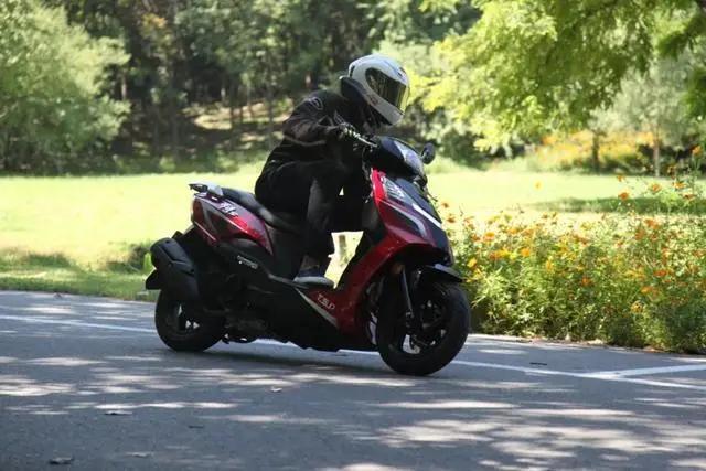 三阳出新款,三阳最新款350踏板双缸