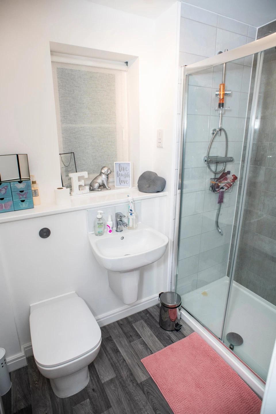 英国女富二代8000万豪宅,三年不喝饮料