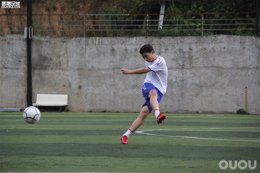 morelianeoii足球鞋,neo3pro足球鞋测评