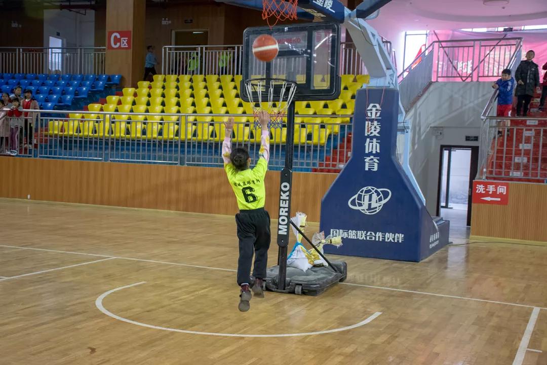 大手拉小手心连心公益活动,大手牵小手传递爱共成长公益活动