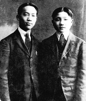 领导人与足球：毛*东泽**曾是校队传奇守门员，*小平邓**为看球当掉衣服