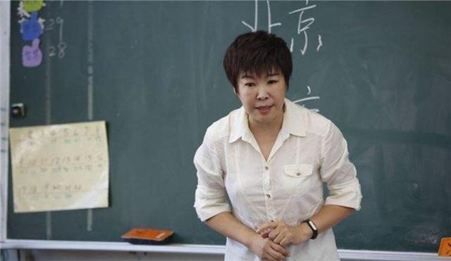 于丹被学生轰下台的视频,于丹惨遭轰下台真实原因