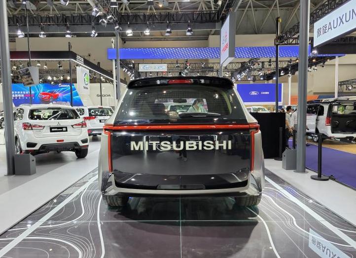 23款三菱欧蓝德外观升级套件,广汽三菱欧蓝德改装视频