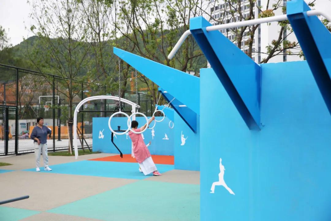 篮球场亲子运动健身,全民健身公园篮球场开放时间