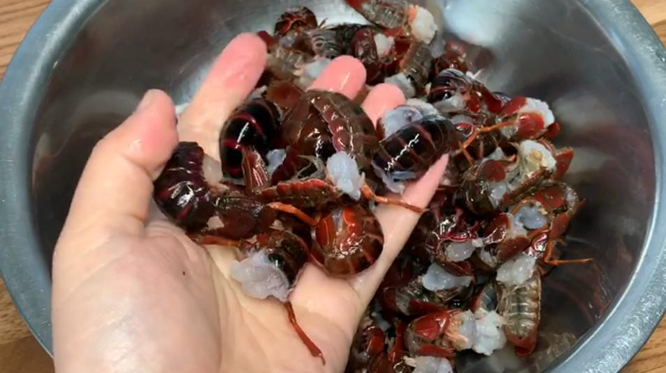 夏天，碰到此肉别手软，一次性买30斤，放冰箱冻起来，特省事