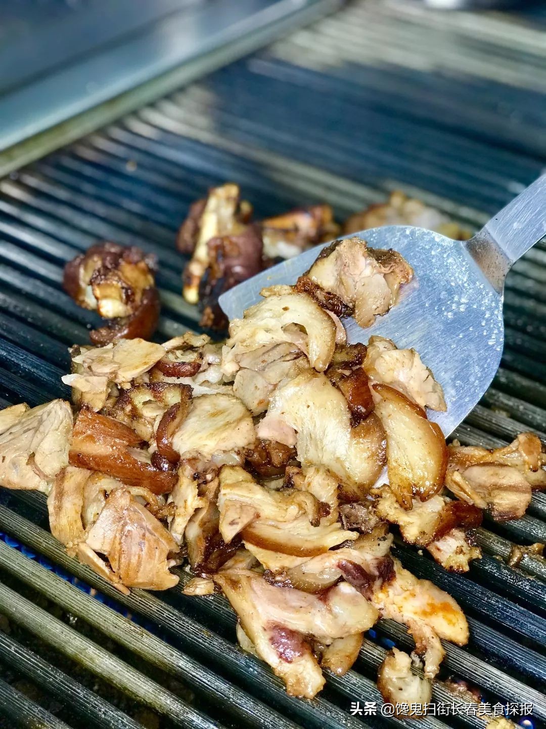 超好吃的烤大猪蹄子,长春最火的烤猪蹄