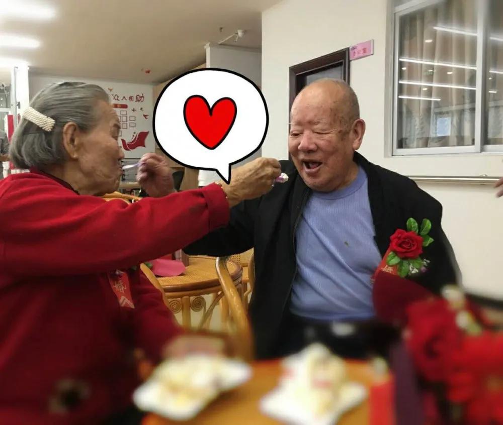 莆田市妇联举办邻里有“她”·“爱在夕阳”金婚、钻石婚纪念活动