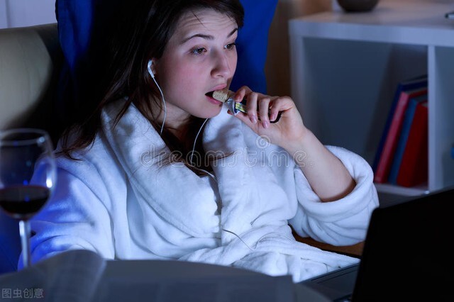 不吃晚饭反而容易诱发脂肪堆积,减脂期晚上脂肪吃多了怎么办