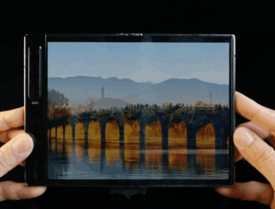 把小米铁蛋爆改成钢铁加鲁鲁的大佬，还曾把手机改造成北京城