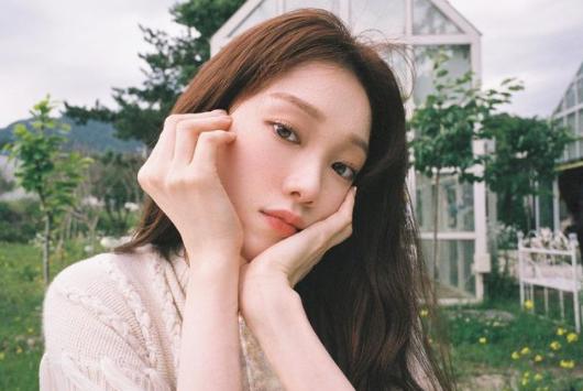 下眼线怎么画不显脏不晕妆,眼线怎么画不戴美瞳都显大