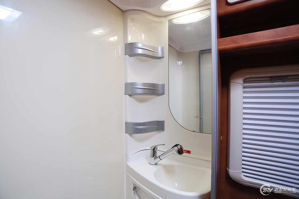 同级别车型谁敢跟它比轻量化！双会客区，实拍亚特plasy631房车