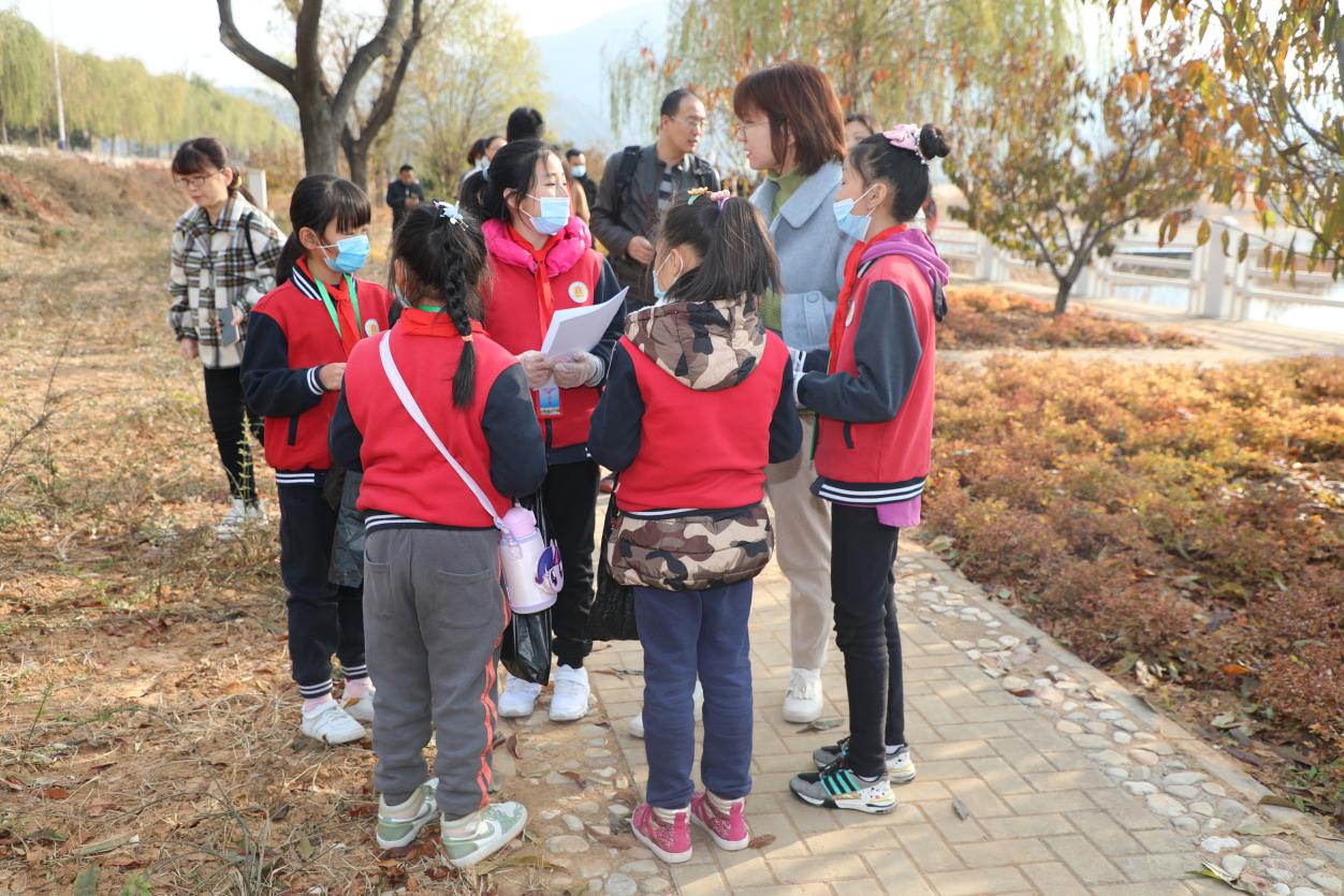 太师屯镇中心小学唱响清水河畔的生态文明教育之歌——北京教育新闻中心集体采访走进太师屯镇中心小学