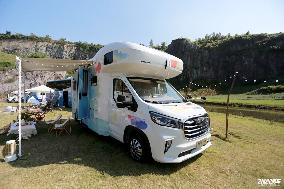 上汽大通maxusv90别墅版房车,大通原厂v90c型房车2021旗舰款
