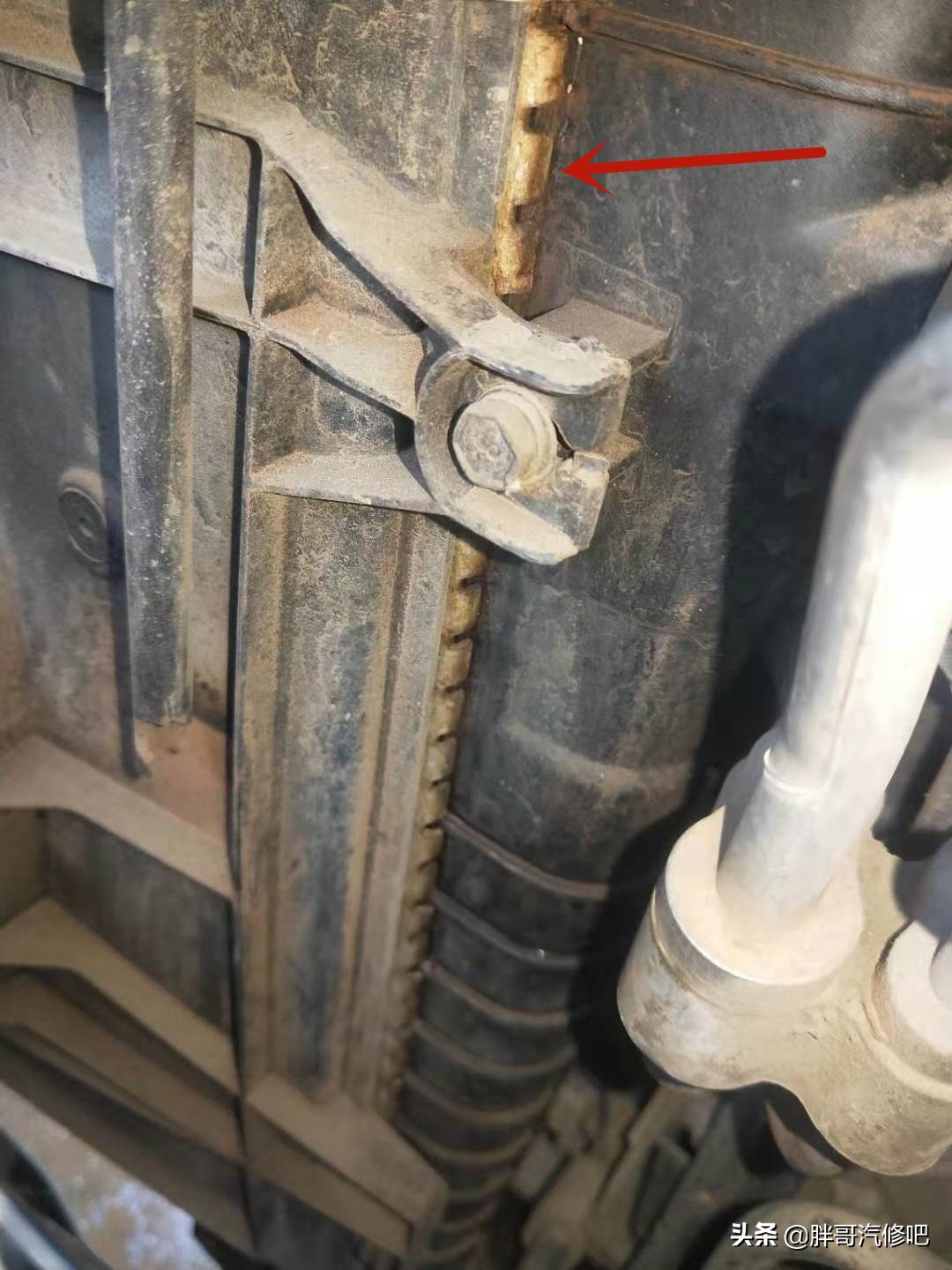 汽车暖风不热清洗暖风水箱管用吗,防冻液用了一段时间没颜色了