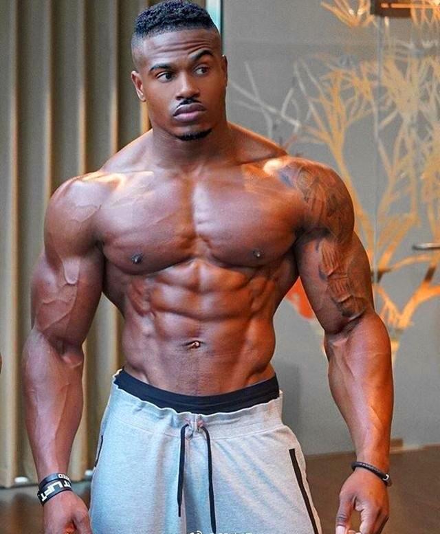 胸肌很难练大是什么胸型,胸肌好难练表情