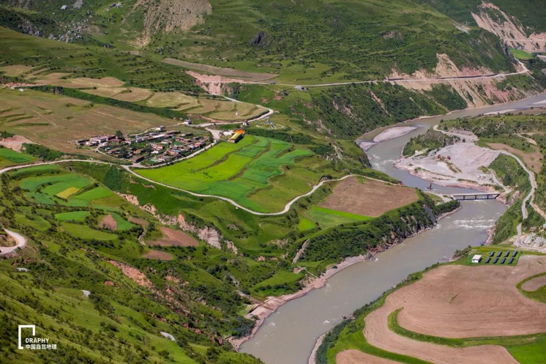 青海发现大规模罕见地貌奇观,青海现七彩流沙奇观