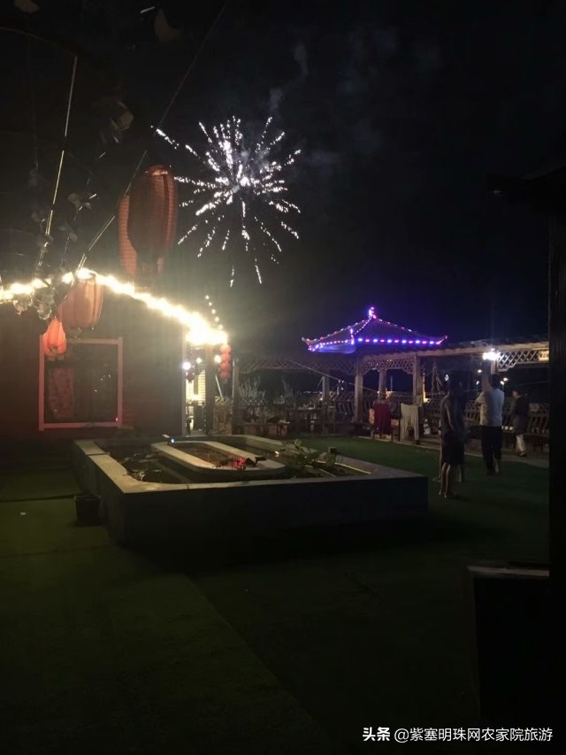 去赶海抓螃蟹海边淋雨捡贝壳,来海边抓螃蟹拾贝壳